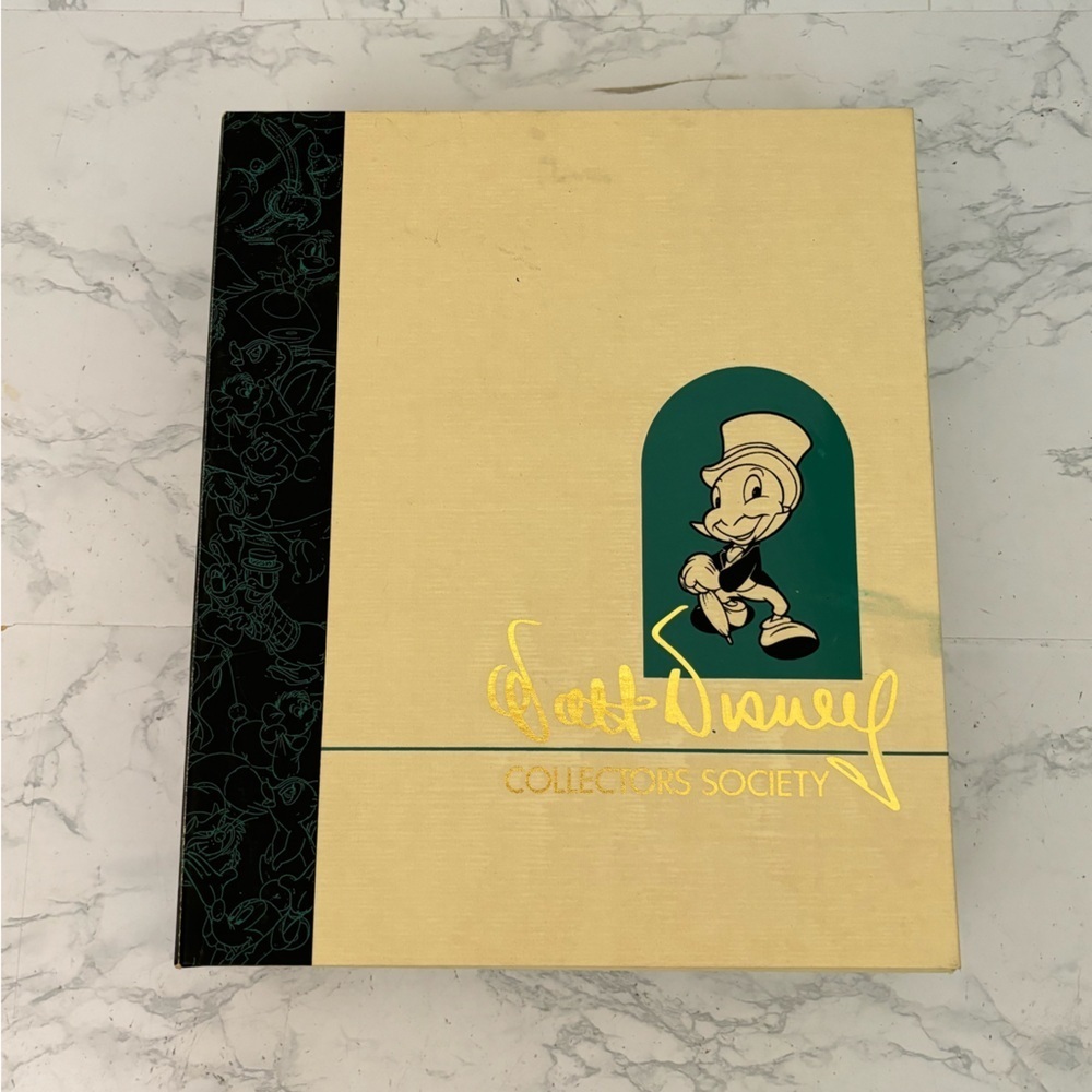 Walt Disney Collectors Society Magazine Box Vintage Book​​​